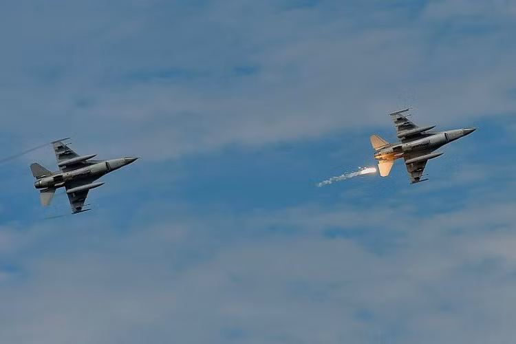 Chuyến tuần tra diễn ra trong bối cảnh PLA nhiều khả năng sẽ tổ chức tập trận quy mô lớn trên đảo Hải Nam, trong đó có khoa mục mô phỏng đổ bộ chiếm quần đảo.