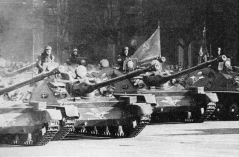 Đáng lưu ý, pháo tự hành đổ bộ đường không ASU-85 được thiết kế không tháp pháo, pháo chính được gắn chặt, cố định vào thân xe như thiết kế pháo chống tăng thời CTTG 2.