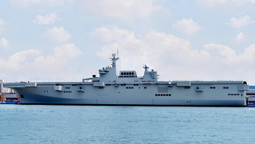 Hình ảnh được chia sẻ trên mạng xã hội Trung Quốc mới đây cho thấy chiếc đầu tiên thuộc lớp tàu đổ bộ Type-075 đã rời nhà máy Hộ Đông - Trung Hoa ở thành phố Thượng Hải.