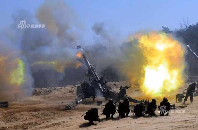 …và lựu pháo hạng nặng 155mm KH-179 có tầm bắn từ 22-30km tùy loại đạn sử dụng. Nguồn ảnh: Sina