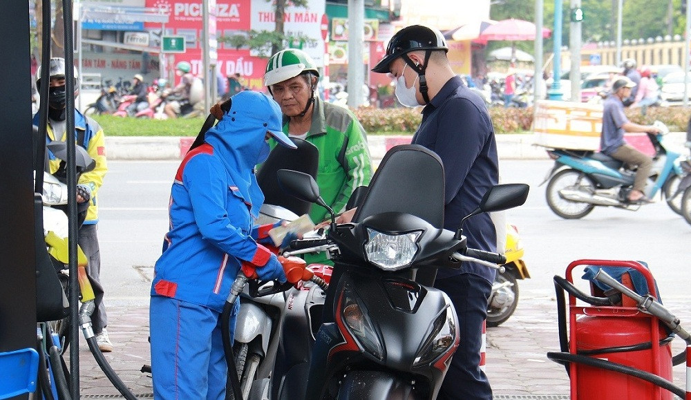 Gia xang hom nay 26/7/2024: Dong loat giam?