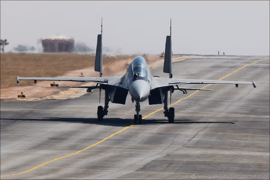 Tiêm kích đa năng Su-30MKA được thiết kế trên cơ sở mẫu Su-30MKI cực mạnh đã được Nga xuất khẩu thành công tới Ấn Độ và cả Malaysia (phiên bản Su-30MKM).