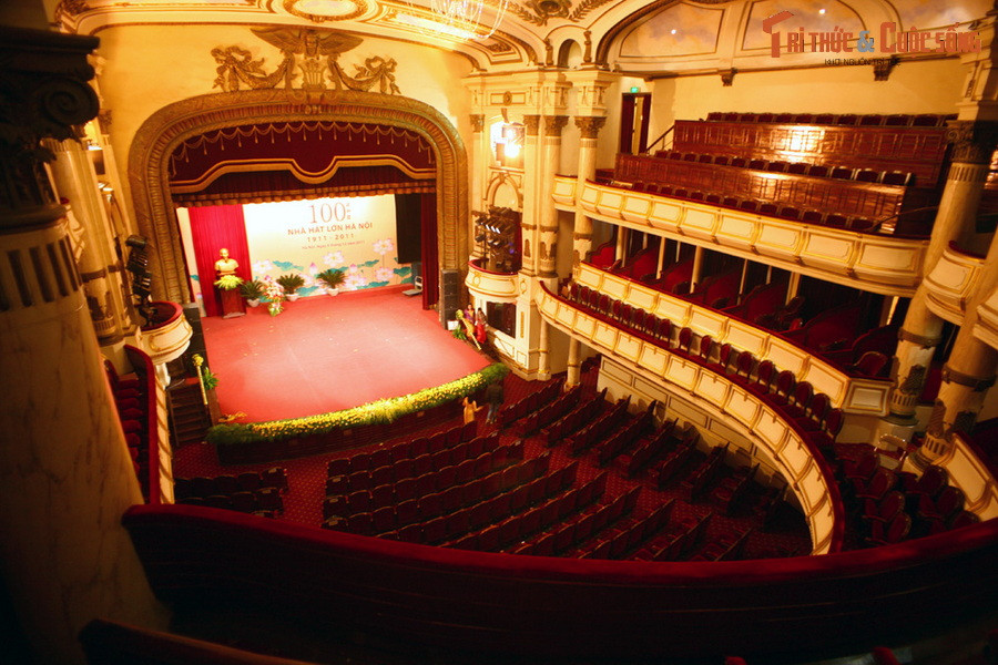 Ngày 17/11/1946, cũng tại Nhà hát Lớn Hà Nội, Hội Liên Hiệp Quốc dân Việt Nam đã tổ chức lễ xung phong “Mùa đông binh sĩ”, mở đầu cuộc vận động “Mùa đông binh sĩ” trong cả nước để hỗ trợ về vật chất cũng như tinh thần cho thương binh và chiến sĩ trong mùa đông giá rét.