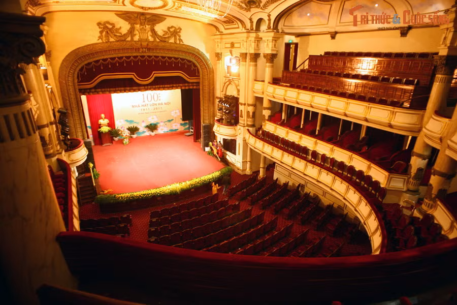 Ngày 17/11/1946, cũng tại Nhà hát Lớn Hà Nội, Hội Liên Hiệp Quốc dân Việt Nam đã tổ chức lễ xung phong “Mùa đông binh sĩ”, mở đầu cuộc vận động “Mùa đông binh sĩ” trong cả nước để hỗ trợ về vật chất cũng như tinh thần cho thương binh và chiến sĩ trong mùa đông giá rét.