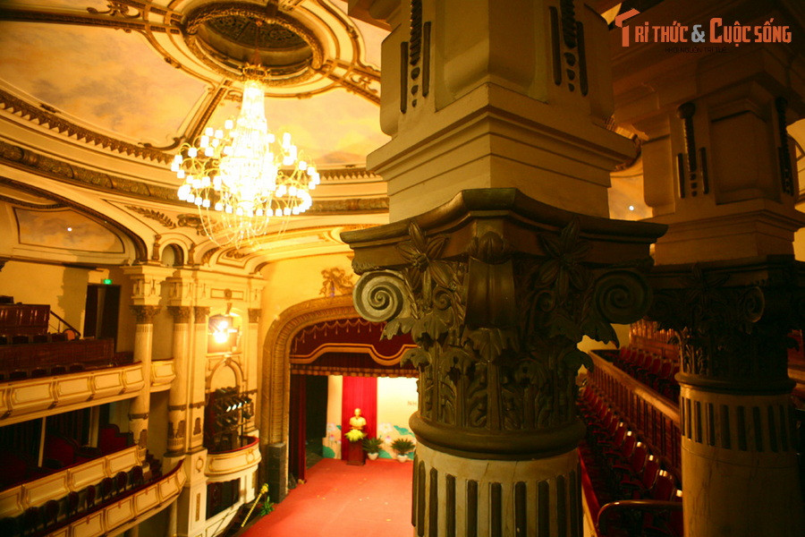 Chủ tịch Hồ Chí Minh đã đến dự buổi lễ. Tại sự kiện, Người cởi chiếc áo đang mặc để ủng hộ cho chương trình “Mùa đông binh sĩ”. Hành động nhỏ nhưng đầy ý nghĩa này khiến những người có mặt ở Nhà hát Lớn không khỏi rưng rưng xúc động...