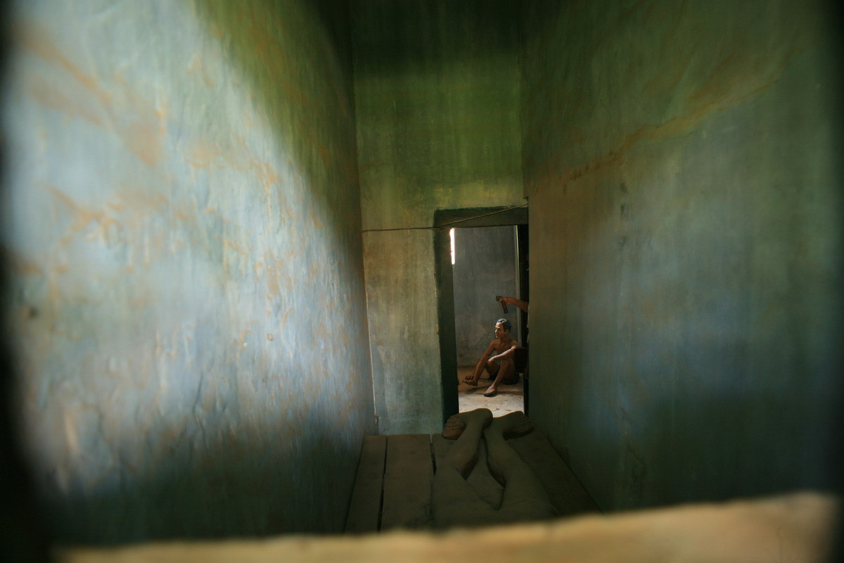 Tại nơi đây, nhiều hình thức tra tấn dã man đã được áp dụng để làm thui chột ý chí những người yêu nước.