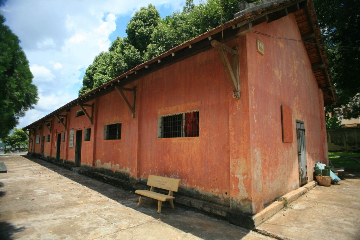 Vể tổng thể, nhà lao Pleiku bao gồm những dãy nhà giam kiên cố nằm trong một khuôn viên rộng, được bao quanh bằng tường cao với các tháp canh luôn có binh lính vũ trang túc trực. Trong kháng chiến chống Mỹ, chính quyền Sài Gòn vẫn dùng nhà lao Pleiku làm nơi giam tù chính trị.