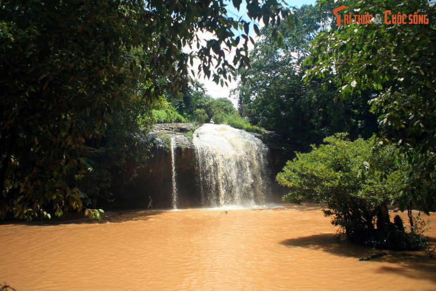 Tên gọi Prenn của thác nước này khiến những vị khách đến từ phương xa không khỏi tò mò, vì đây là cái tên khá "lạ tai" trong tiếng Việt. Không ít người nghĩ rằng tên này có nguồn gốc từ tiếng Pháp.