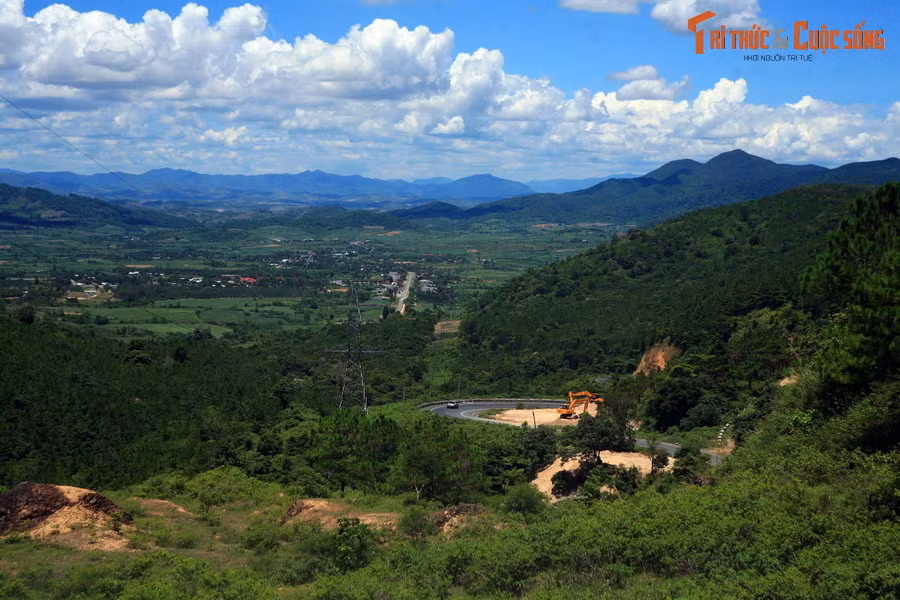 Ngày nay, dấu tích về trận chiến ác liệt đã bị thời gian xóa nhòa. Đi trên đèo, những vị khách phương xa sẽ có dịp chiêm ngưỡng những bức tranh phong cảnh tuyệt đẹp của vùng đất Gia Lai.