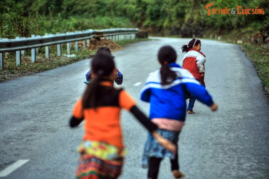 Cũng như khám phá đời sống của cộng đồng các dân tộc thiểu số địa phương qua các hoạt động diễn ra hai bên đường Quốc lộ 4D.