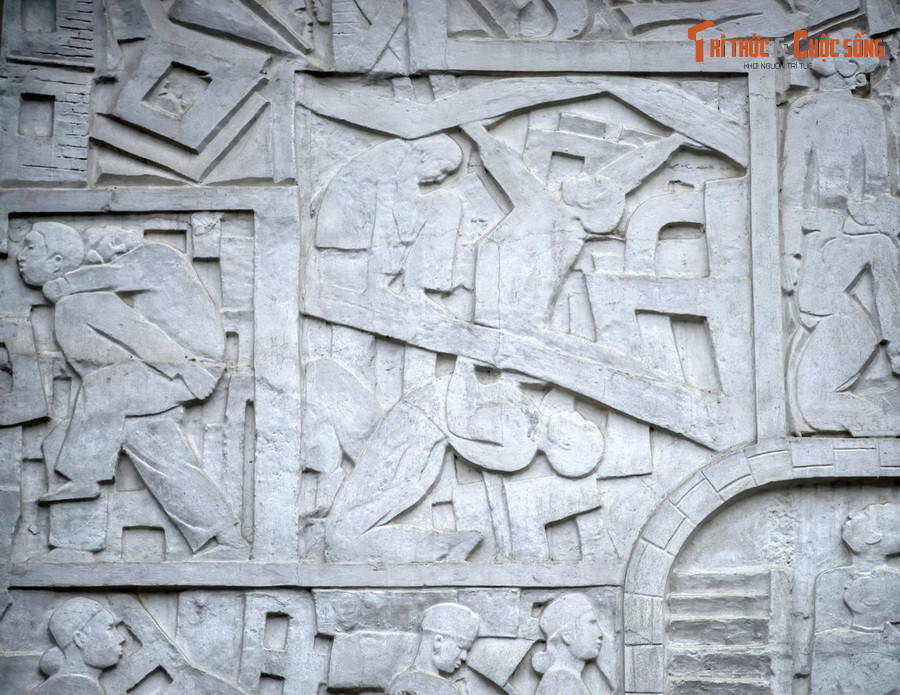 Dù bị hủy hoại tàn khốc, chỉ sau 5 ngày khắc phục hậu quả, ổn định tổ chức, cán bộ toàn bệnh viện đã tiếp tục công tác cấp cứu nạn nhân bị thương nặng do bom Mỹ ném xuống Khâm Thiên và các khu vực khác ở Hà Nội trong những ngày đêm sau đó...