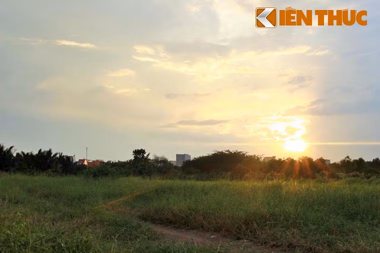 Hiện này nơi đây cỏ dại mọc um tùm dù là là nơi mỗi ngày người dân địa phương vẫn vào hóng mát, tập thể dục nhưng cũng là địa điểm lý tưởng cho các người nghiện, hút chích...