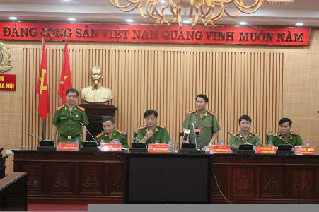 Hai luat su bi hanh hung: Cong an Ha Noi hop bao, tiet lo gi?