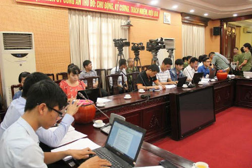 Hai luat su bi hanh hung: Cong an Ha Noi hop bao, tiet lo gi?-Hinh-2