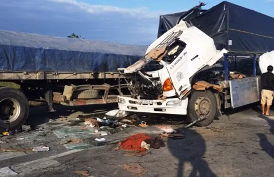 Nhung vu tai nan giao thong tham khoc tuan qua (8/11 - 14/11/2015)-Hinh-3