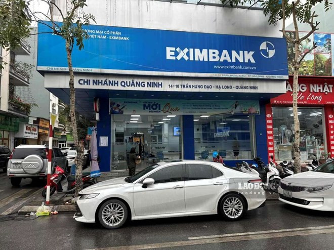 Vụ nợ xấu 8,8 tỷ đồng: Chủ thẻ đã làm việc với Eximbank Vu no xau 8,8 ty dong: Chu the da lam viec voi Eximbank