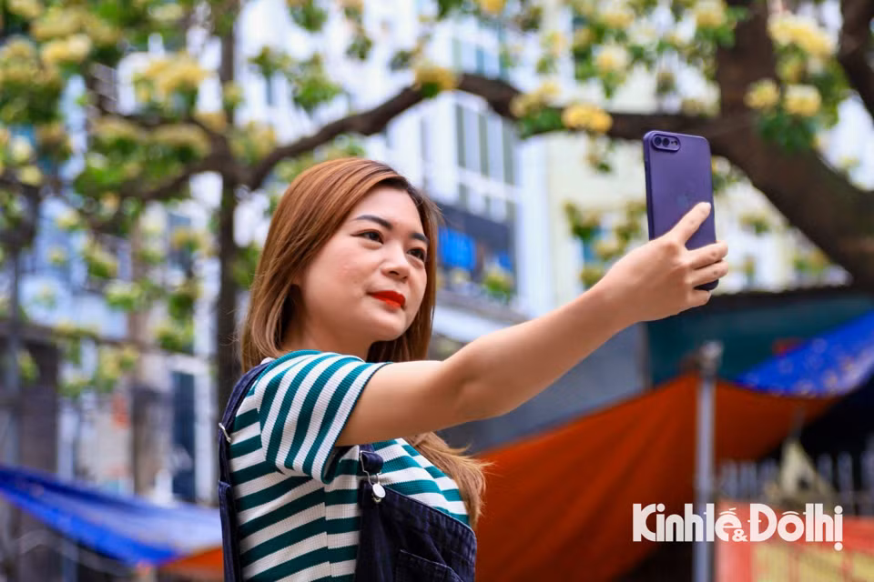 Gioi tre Ha Noi hao huc check in hoa bun co hon 300 tuoi-Hinh-13