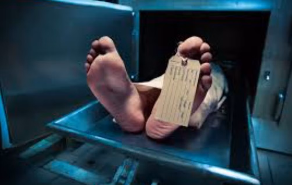 Tai sao khi co the chet di lai co mui?