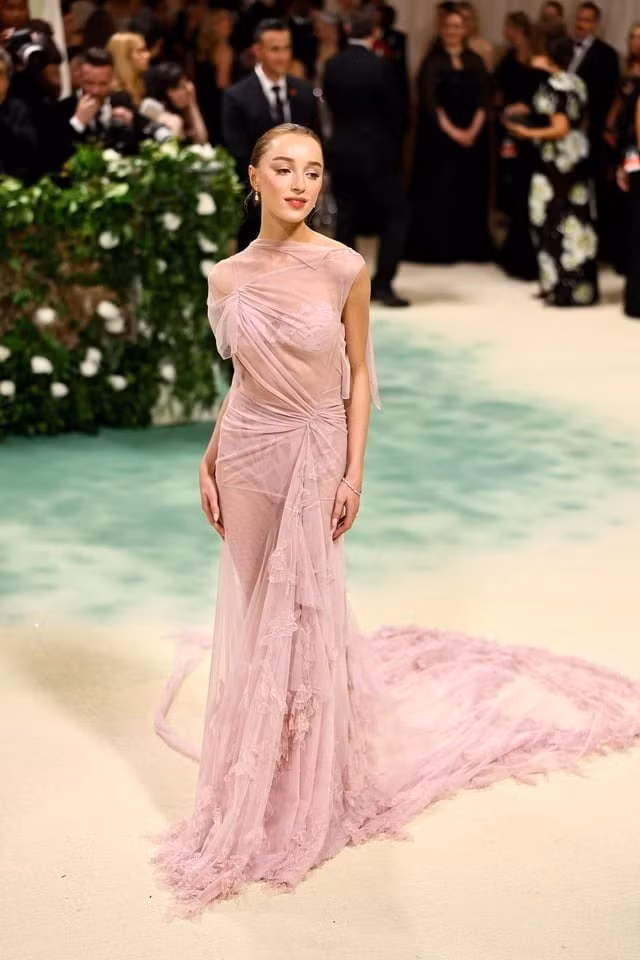 Sao nu gay ngan ngam voi “vay khoa than“-Hinh-10