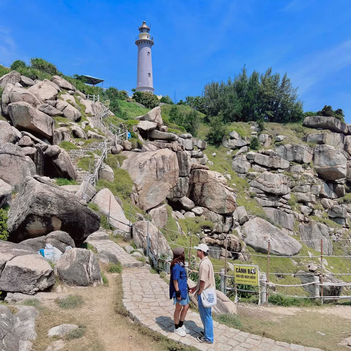 Di chua lanh tam hon o vung dat ‘hoa vang tren co xanh’-Hinh-15