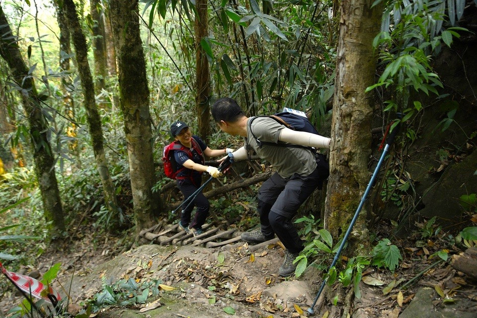 Thay vi teambuilding, Zalo cho nhan su nghi duong bang... trekking