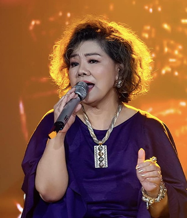 NSND Thanh Hoa, ngoài 70 tuổi vẫn được chồng chiều - Hình 4 NSND Thanh Hoa, ngoai 70 tuoi van duoc chong chieu-Hinh-4