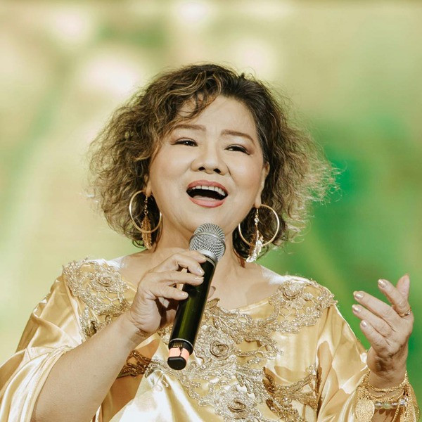 NSND Thanh Hoa, ngoài 70 tuổi vẫn được chồng chiều - Hình 3 NSND Thanh Hoa, ngoai 70 tuoi van duoc chong chieu-Hinh-3