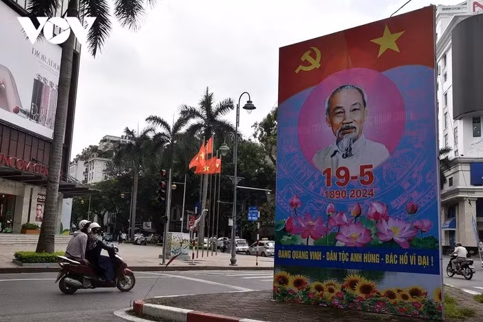 Khu vực trung tâm thương mại Vincom ngã 5 Bà Triệu 