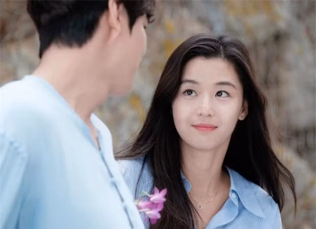 Ban trai ra mat, hat nuoc vao mat anh re