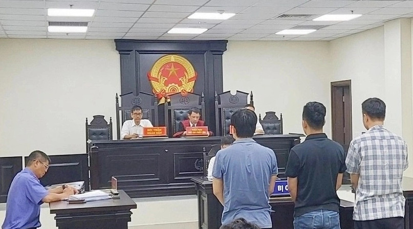 Hom nay xet xu vu 3 cuu cong an “ban nham” de cua dan