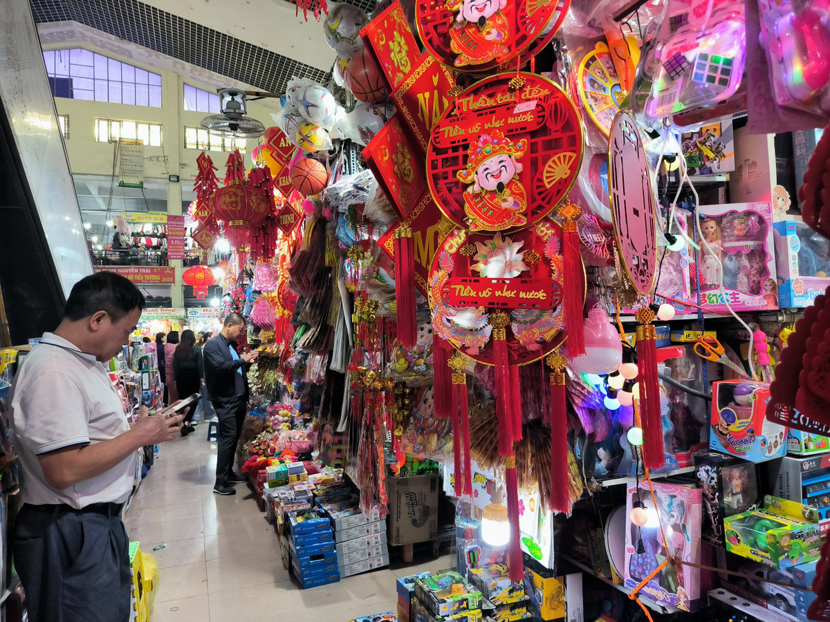 Vi sao cho truyen thong e am can Tet?