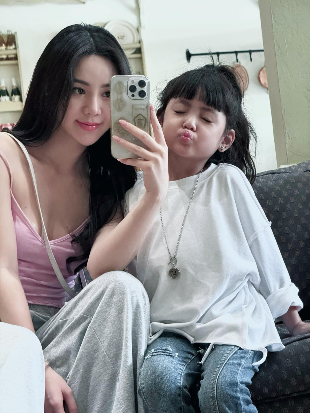 Hau truong hai huoc, doi lap tren phim 'Chung ta cua 8 nam sau'-Hinh-9