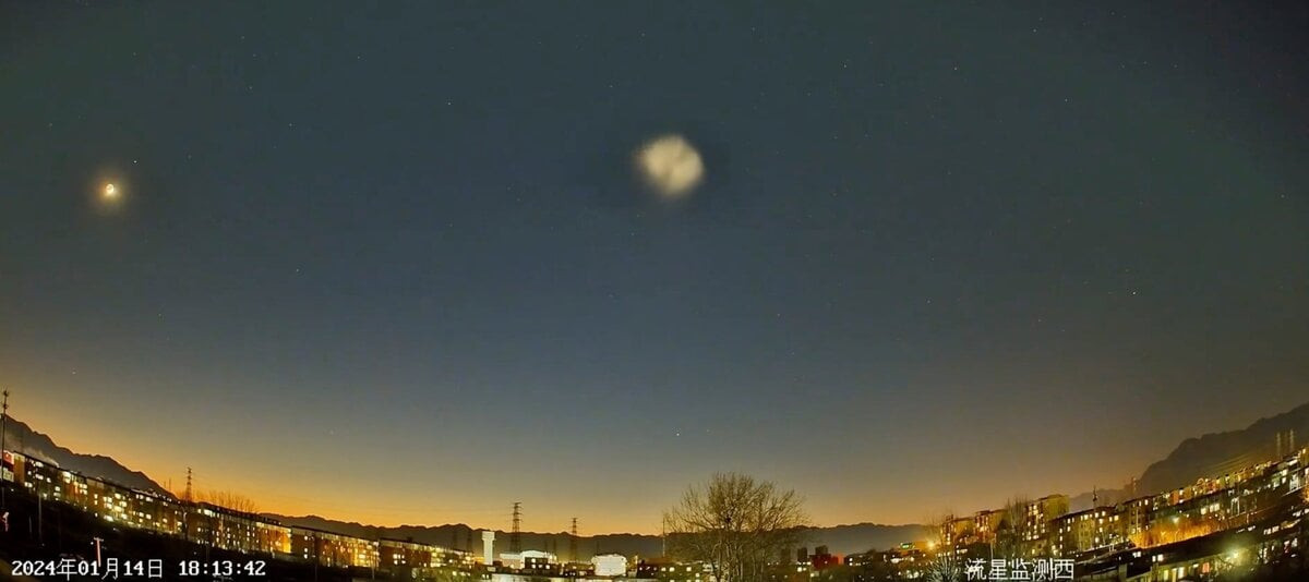 Mang xa hoi Trung Quoc xon xao khi 'phat hien UFO'-Hinh-2