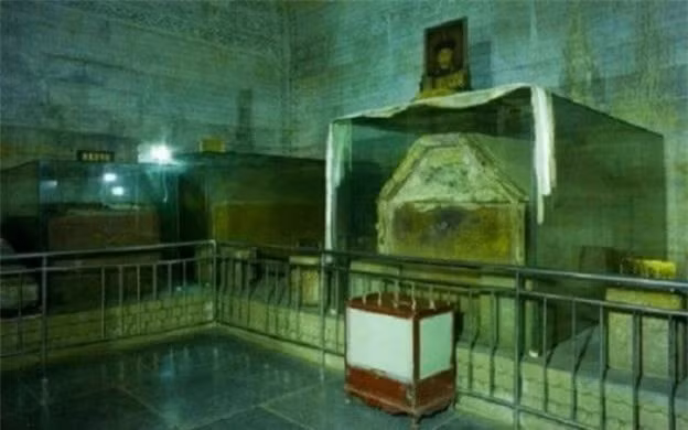 Lo dien nhung bi an trong quan tai cua Lenh Y Hoang quy phi-Hinh-4