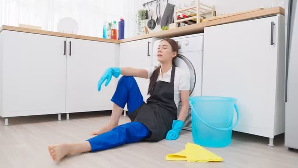 Vo toi doi dan theo giup viec ve que an Tet