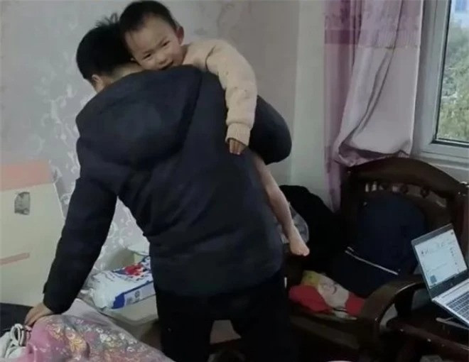 Chong goi dien than tho, vo vua buon vua mung