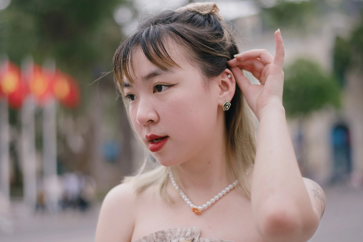 Phu kien thinh hanh nam nay: may anh compact, headhone va kep hoa su-Hinh-18