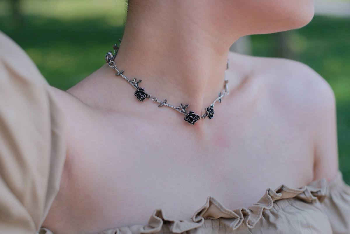 Phu kien thinh hanh nam nay: may anh compact, headhone va kep hoa su-Hinh-20