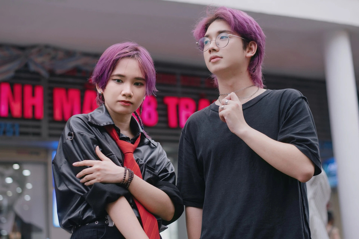 Phu kien thinh hanh nam nay: may anh compact, headhone va kep hoa su-Hinh-12