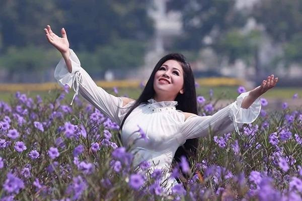 Nữ ca sĩ Anh Thơ: cát-sê cả trăm triệu/show diễn - Hình 2 Nu ca si Anh Tho: cat-se ca tram trieu/show dien-Hinh-2