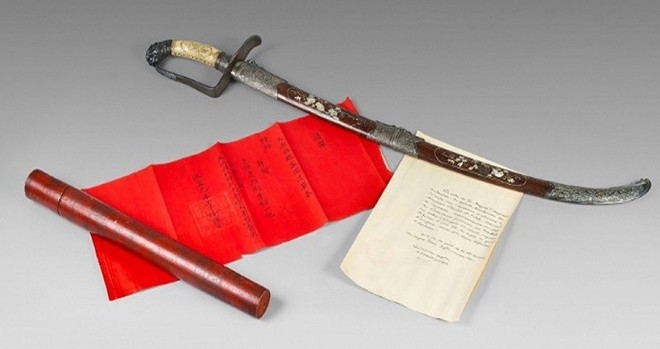 Dau gia kim bai cua vua Khai Dinh, kiem bau cua vua Ham Nghi-Hinh-2