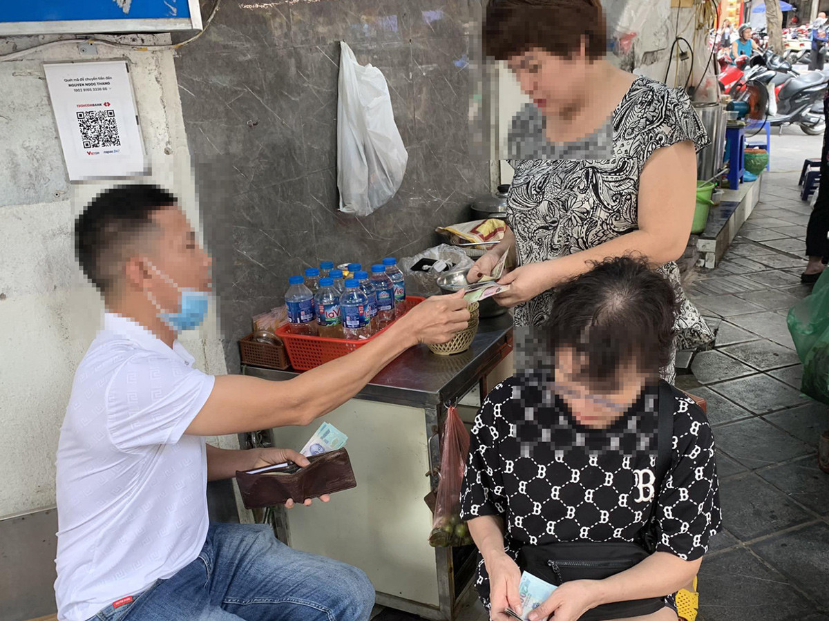 Quan nuoc, via he gio cung... “nhon nhip” giao dich vang-Hinh-2