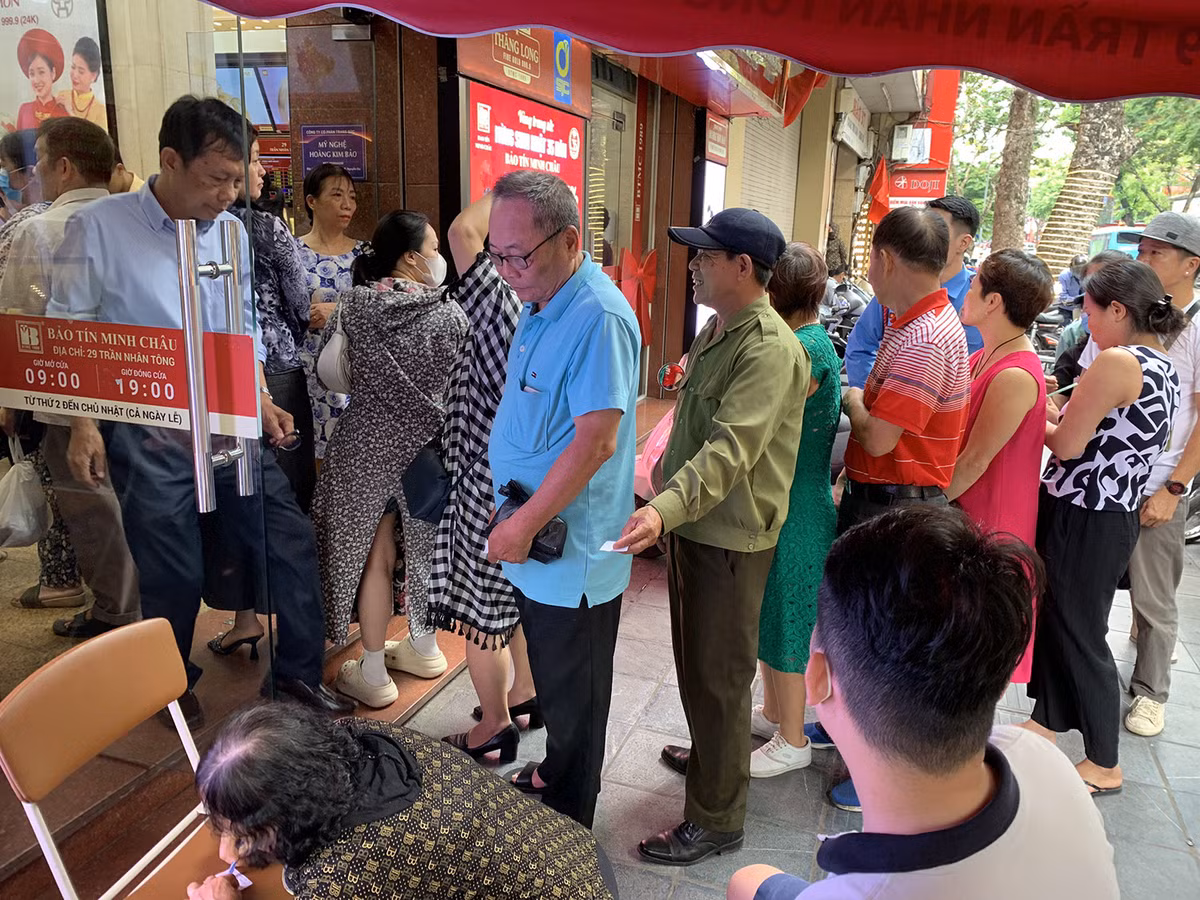 Quan nuoc, via he gio cung... “nhon nhip” giao dich vang