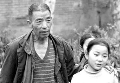 Huong trai ngot sau nhieu nam nuoi 2 be gai bi bo roi-Hinh-2