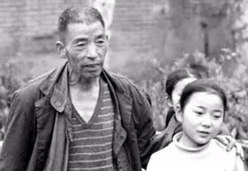 Huong trai ngot sau nhieu nam nuoi 2 be gai bi bo roi-Hinh-2