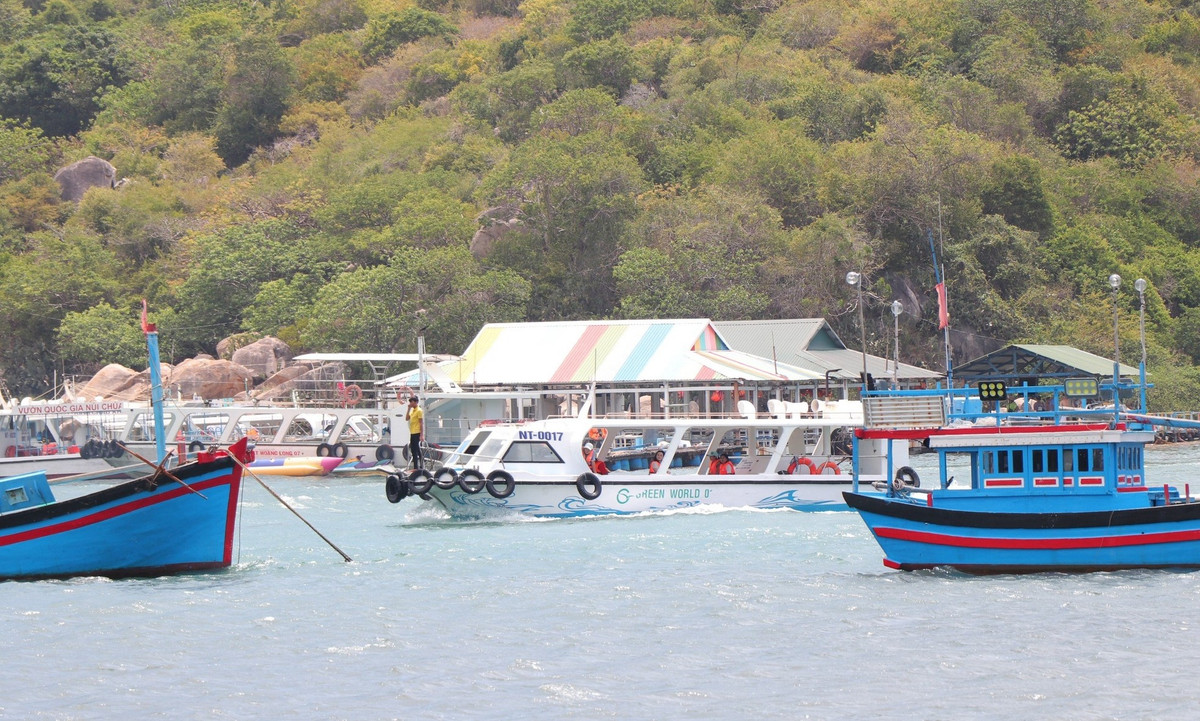 Ky luat nhieu can bo lien quan den xay dung trai phep tai vinh Vinh Hy-Hinh-2