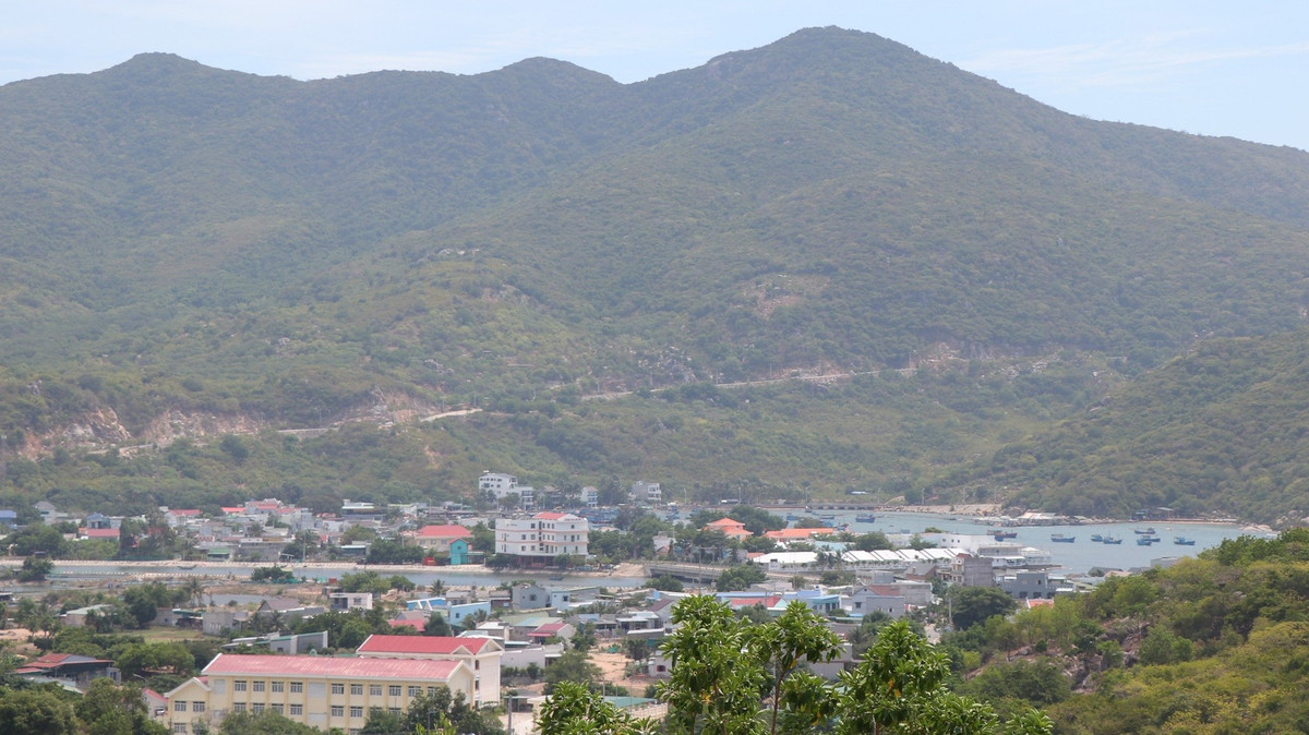 Ky luat nhieu can bo lien quan den xay dung trai phep tai vinh Vinh Hy