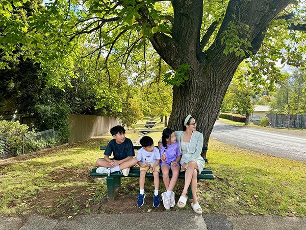 Ốc Thanh Vân khoe cuộc sống ở Úc bình yên bên 3 con nhỏ Oc Thanh Van khoe cuoc song o Uc binh yen ben 3 con nho