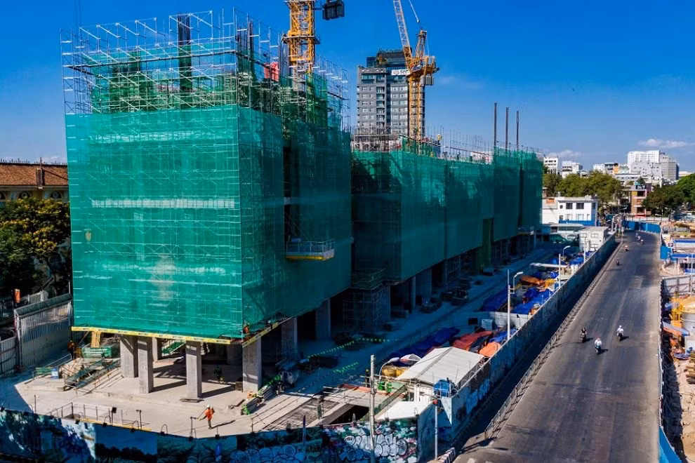 Lien tuc doi chu, sieu du an The Spirit of Saigon gio ra sao?-Hinh-2