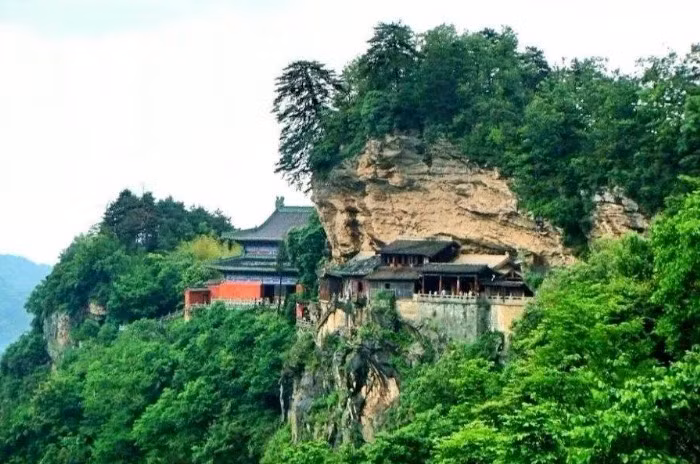 Chua co nui Vo Dang - 'Thanh dia kungfu' trong Karate Kid-Hinh-11